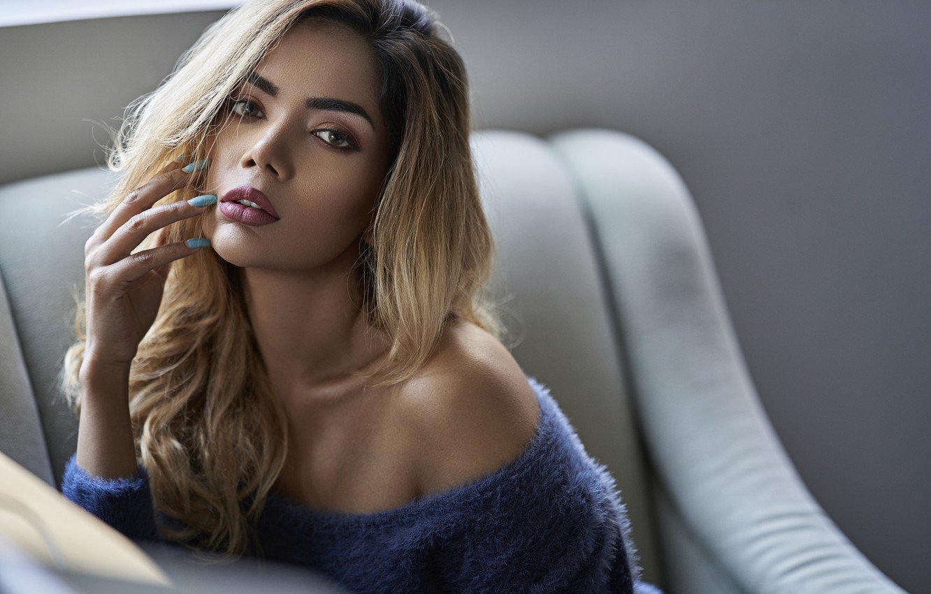 john-simon-mariia-devushka-vzgliad-litso-model-makiiazh-volo Высокооплачиваемая вакансия